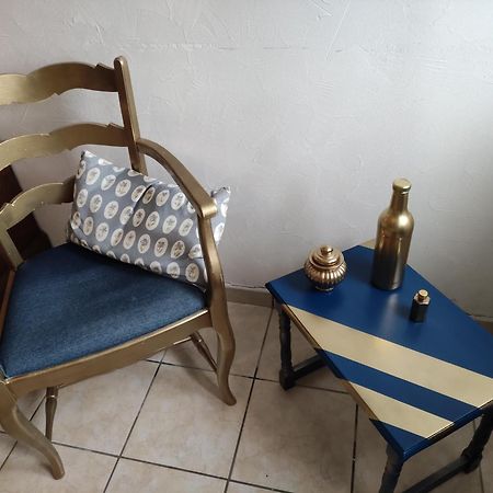Bleu Bonheur Bed & Breakfast Dennevy Ruang foto