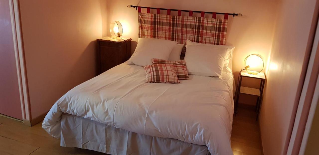 Bleu Bonheur Bed & Breakfast Dennevy Bagian luar foto