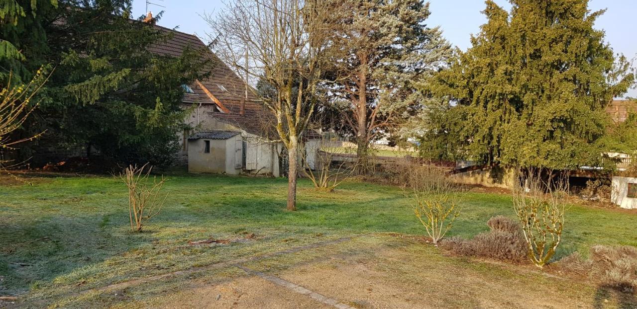 Bleu Bonheur Bed & Breakfast Dennevy Bagian luar foto