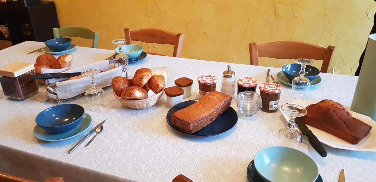Bleu Bonheur Bed & Breakfast Dennevy Bagian luar foto