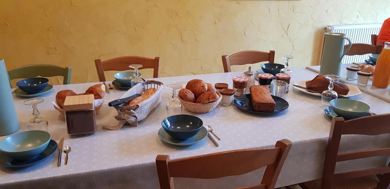 Bleu Bonheur Bed & Breakfast Dennevy Bagian luar foto