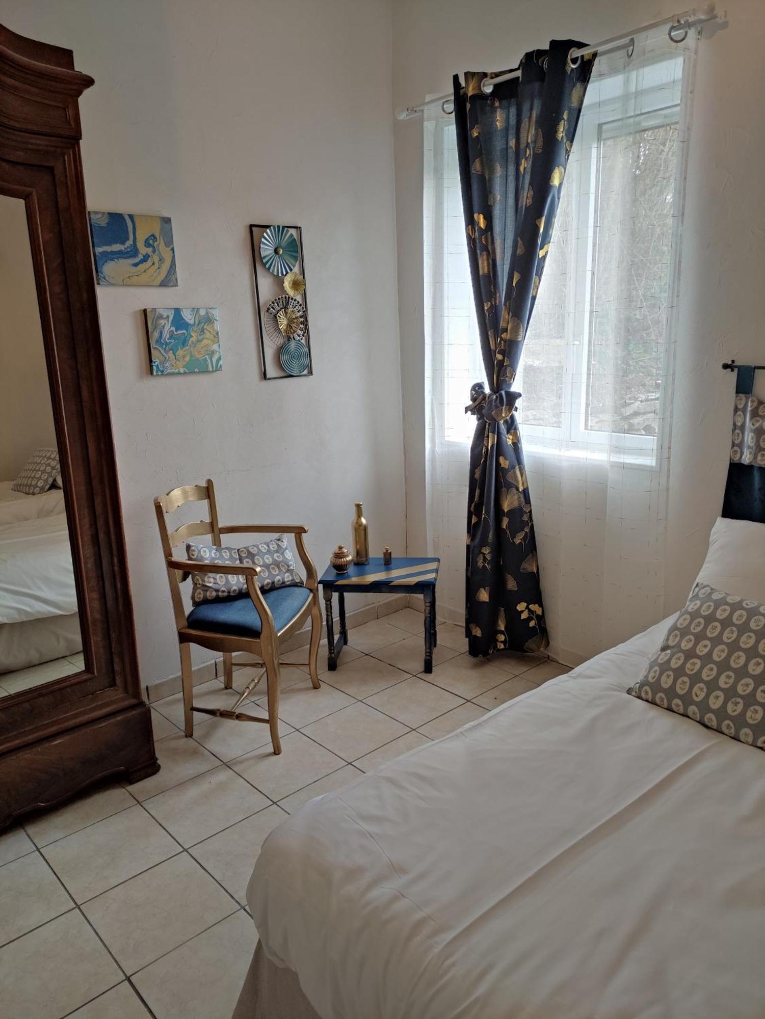 Bleu Bonheur Bed & Breakfast Dennevy Ruang foto